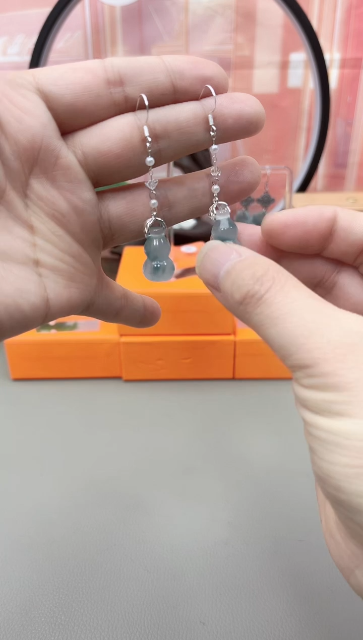 银S925镶嵌石英质玉（天山翠）耳坠c818