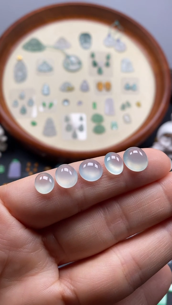 颈饰未镶嵌翡翠5颗冰晴蛋面/芬