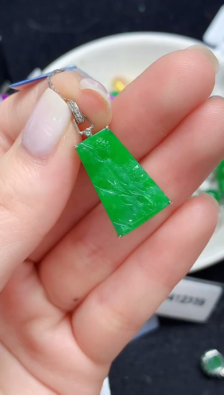 吊坠(不含链)18K金镶嵌翡翠L0802多样性发其一