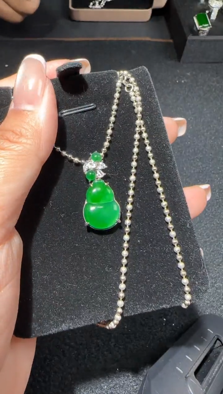 【闪购商品】翡翠吊坠(赠链)未镶嵌多样性发货拍一发一