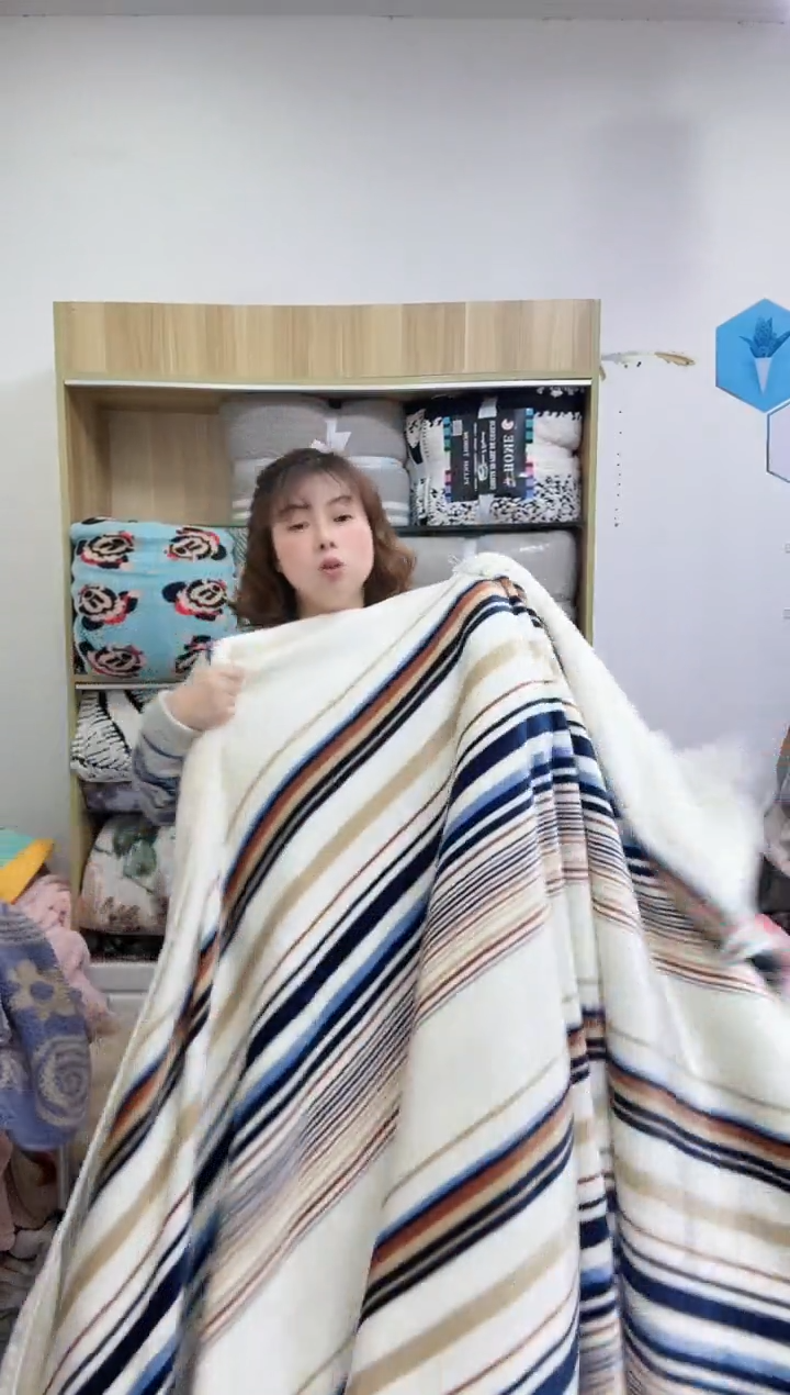 聚酯纤维2*2.3 白底条纹床单