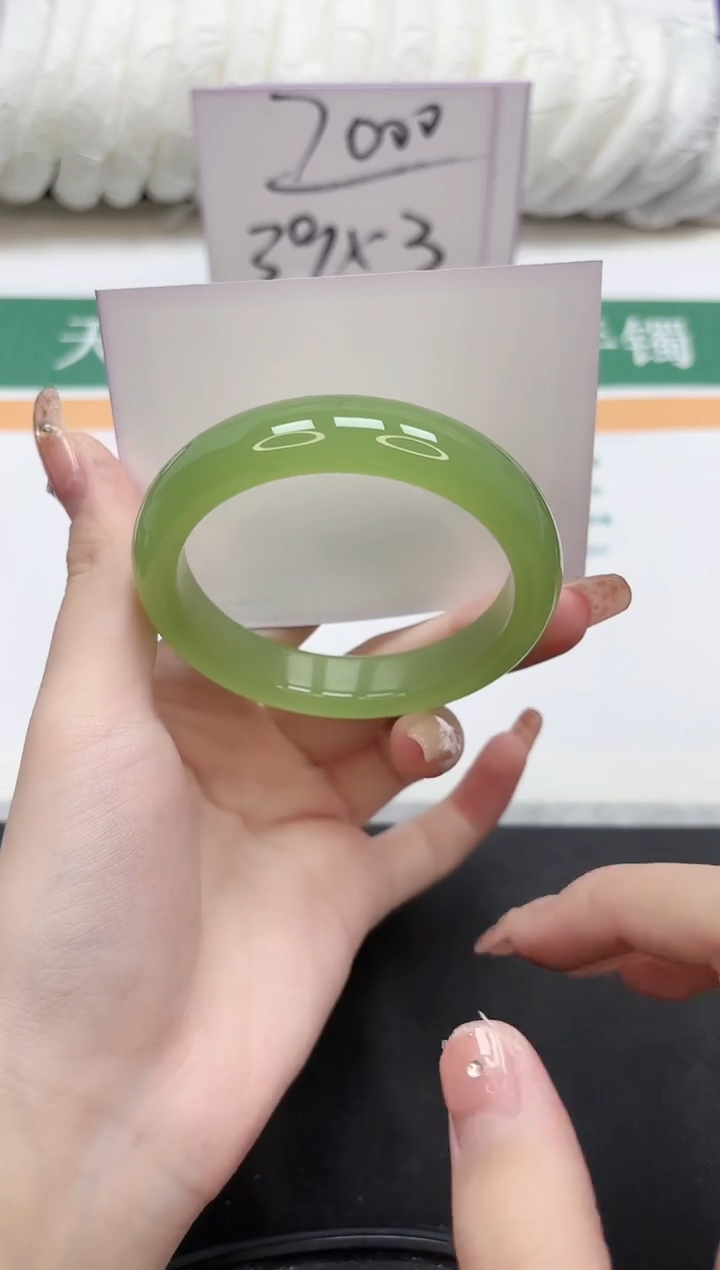 未镶嵌手镯石英质玉220-56