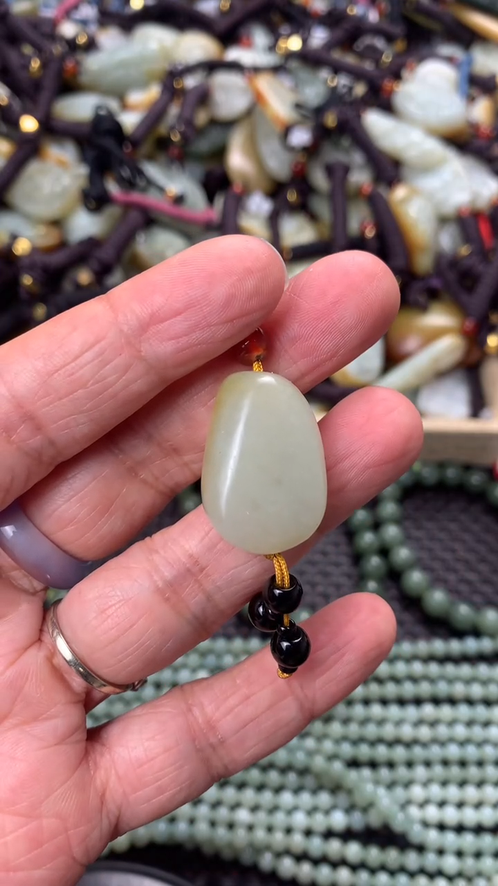 【闪购商品】和田玉颈饰未镶嵌多样性发货没有证书拍一发一有瑕