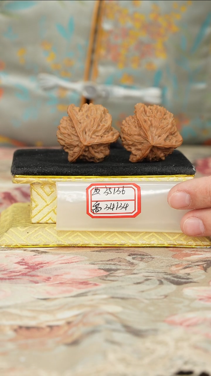 【闪购商品】文玩核桃把件盘山三棱