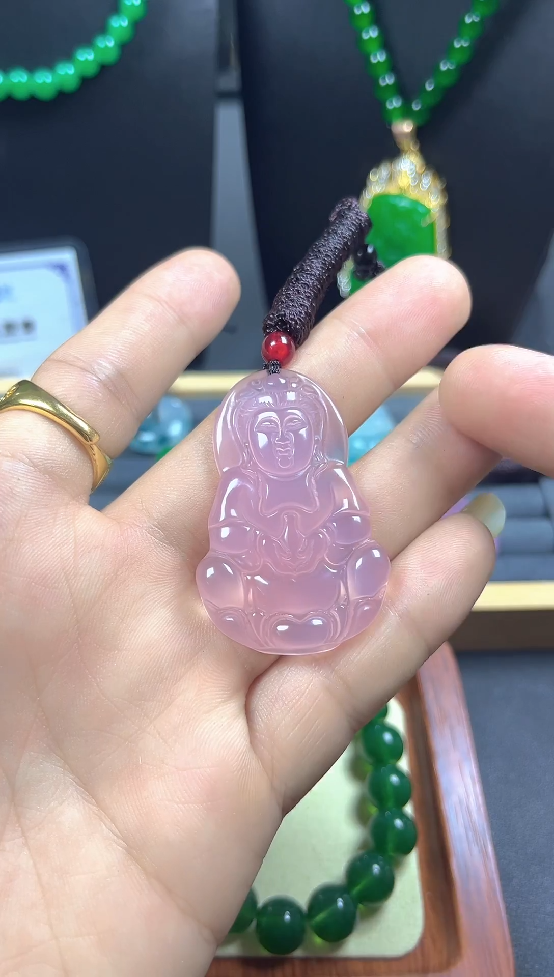颈饰未镶嵌翡翠观音