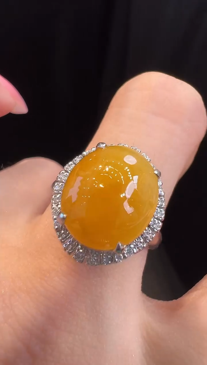 18K金镶嵌戒指翡翠戒指