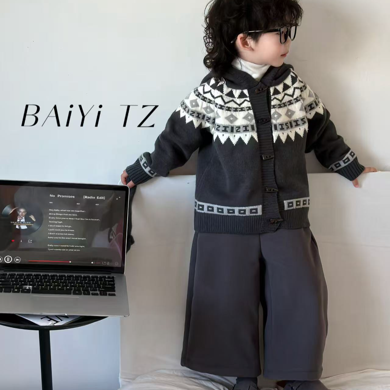 儿童冬季加厚套装2025新款冬季加厚连帽撞色毛衣韩版百搭呢子裤套