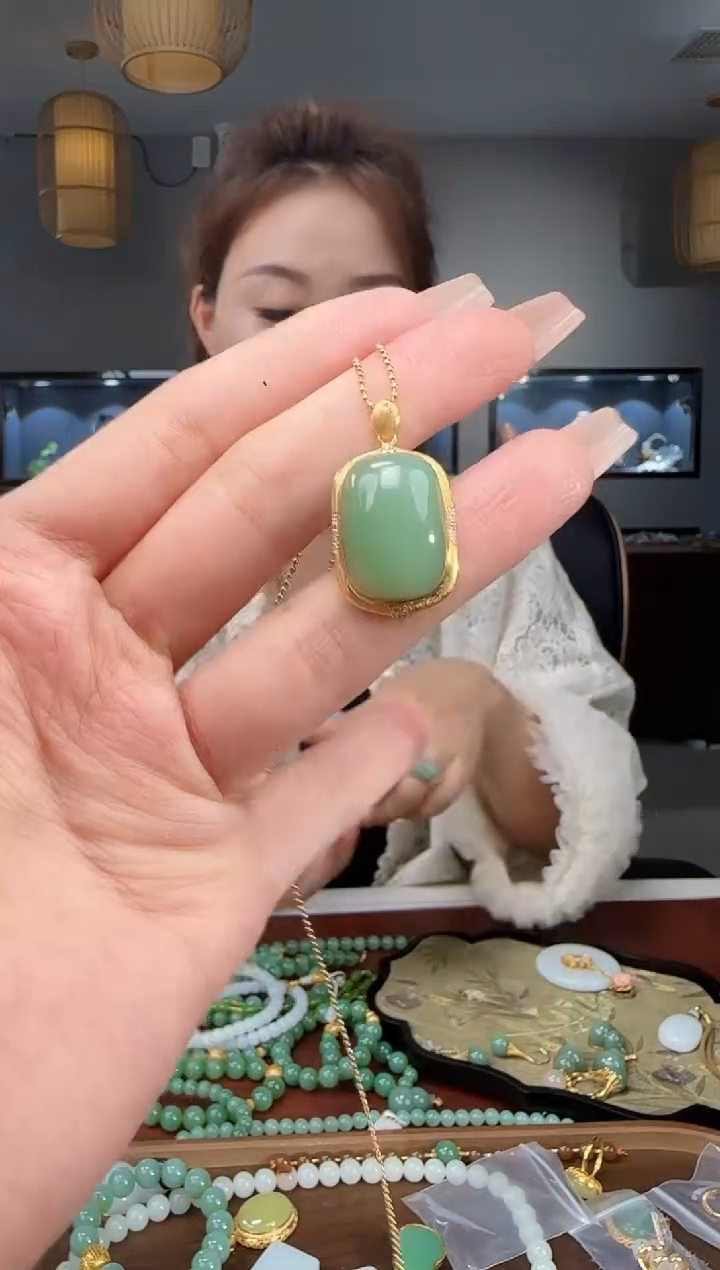 和田玉18K金镶嵌吊坠(不含链)1