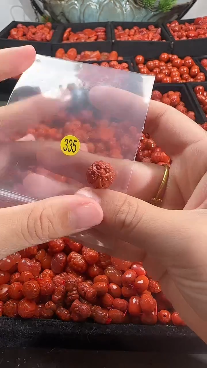 颈饰未镶嵌南红玛瑙1