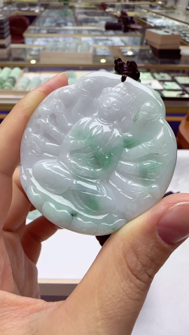 颈饰未镶嵌翡翠千手观音