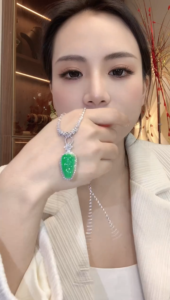 【闪购商品】翡翠吊坠(不含链)18K金镶嵌C22