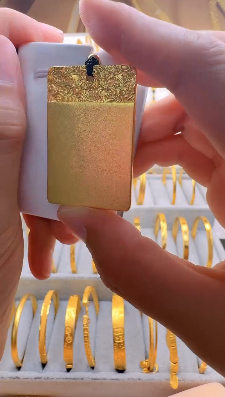 无足银中无事牌    总重25g外2.1g