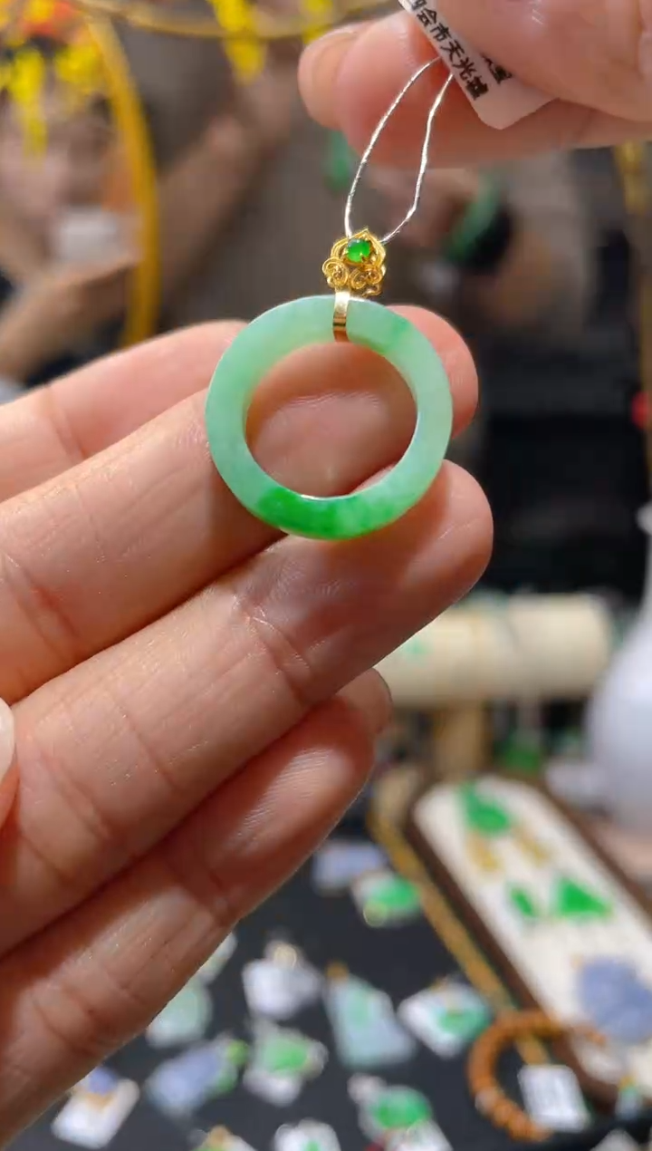 【闪购商品】翡翠颈饰18K金镶嵌假一赔三