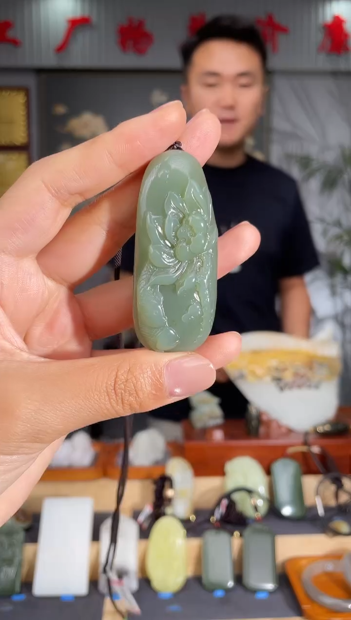 和田玉未镶嵌颈饰1