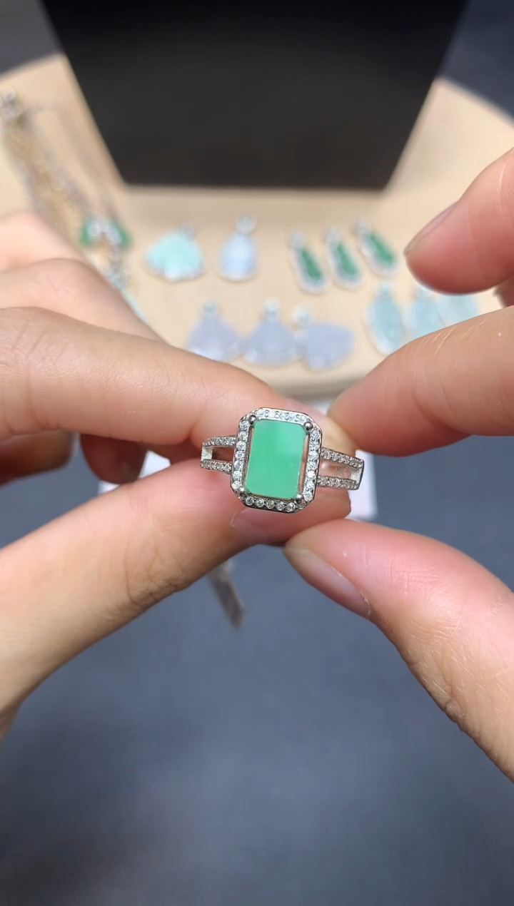 【闪购商品】翡翠戒指银S925镶嵌无事牌【无服务费】