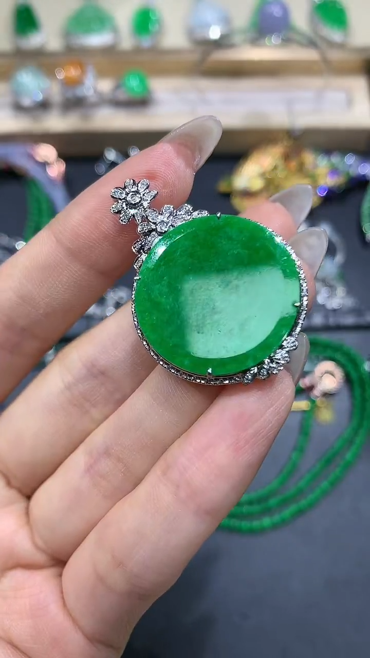 【闪购商品】翡翠吊坠(不含链)18K金镶嵌71团购