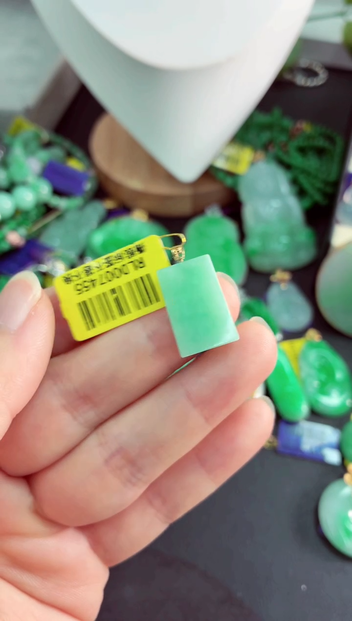 吊坠(不含链)18K金镶嵌翡翠挂件