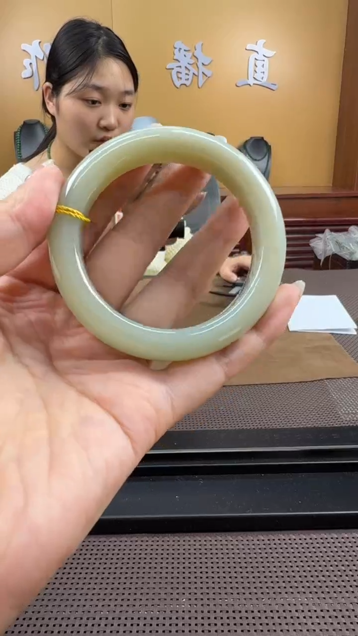 颈饰未镶嵌和田玉手镯56