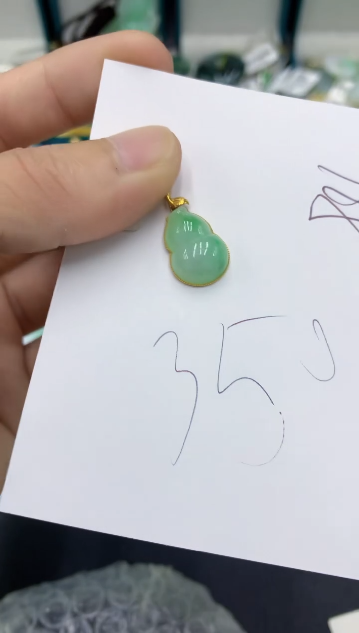 翡翠18K金镶嵌颈饰翡翠