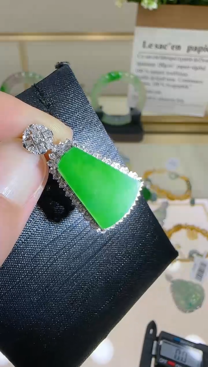 【闪购商品】翡翠吊坠(不含链)18K金镶嵌团购多样性发一件