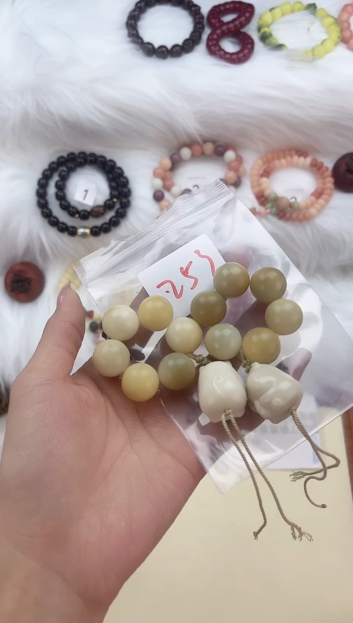 【闪购商品】白玉菩提吊坠仓鼠手撵253