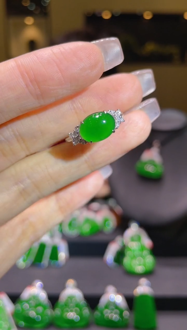 【闪购商品】翡翠吊坠(不含链)18K金镶嵌A86