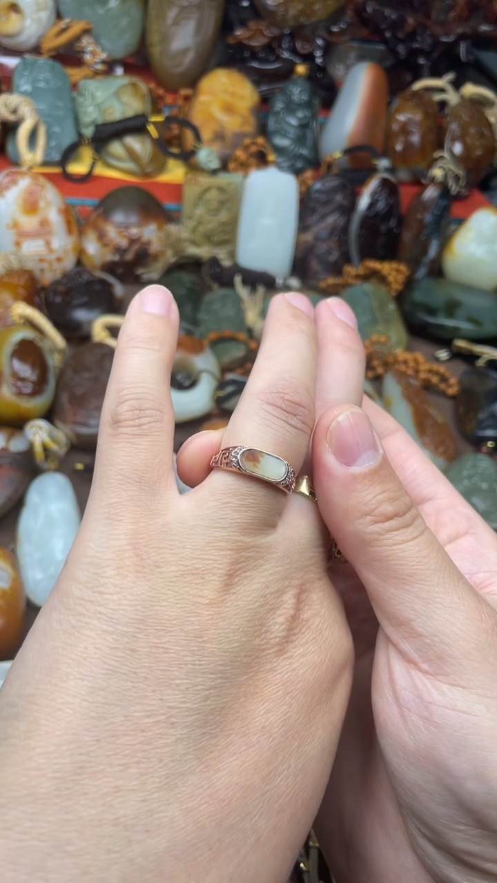 未镶嵌戒指和田玉和田玉戒指