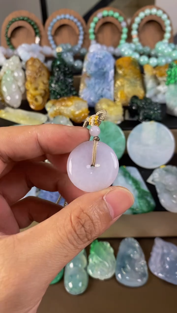 翡翠未镶嵌颈饰平安扣