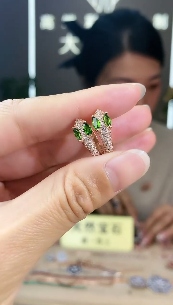 【闪购商品】透辉石耳饰银S925镶嵌耳饰