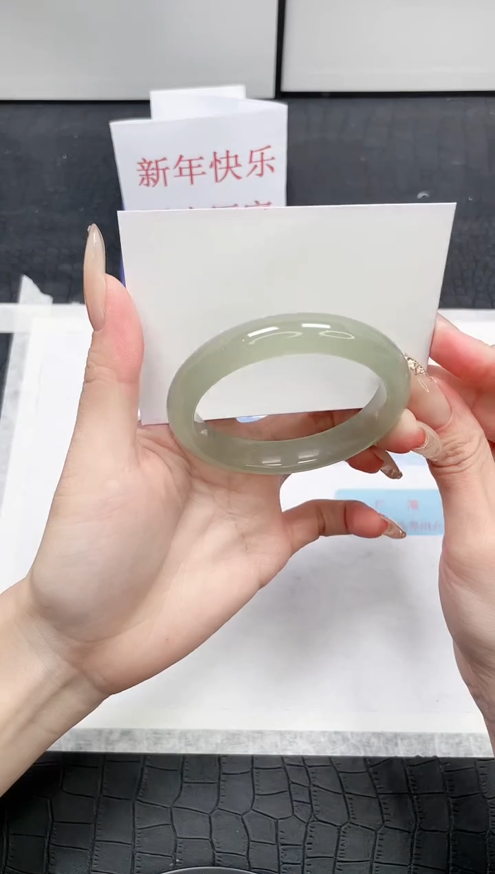 【闪购商品】石英质玉手镯未镶嵌T159-56.4