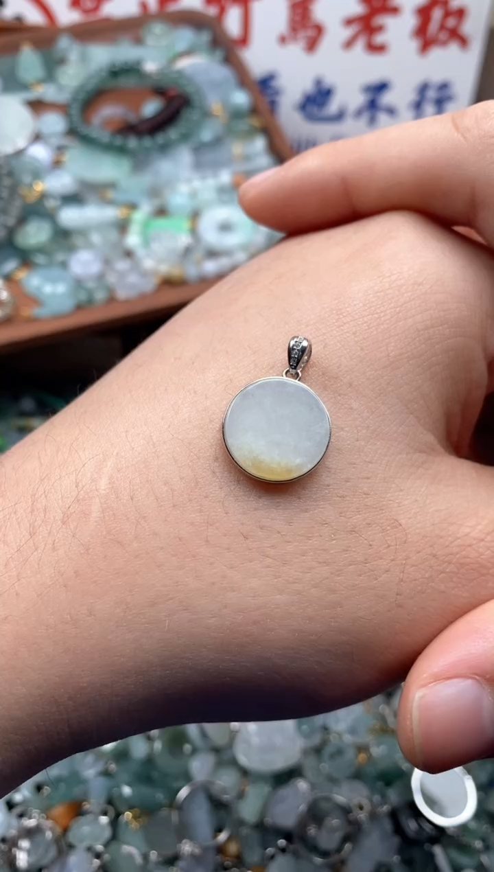 【闪购商品】翡翠颈饰未镶嵌哥哥