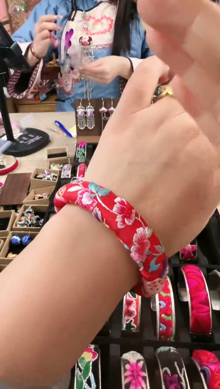 【闪购商品】织绣民族风老绣饰品290