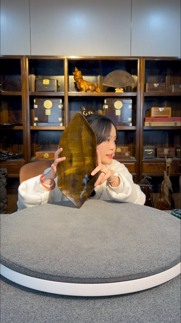 【闪购商品】金丝楠木雕叶子果盘