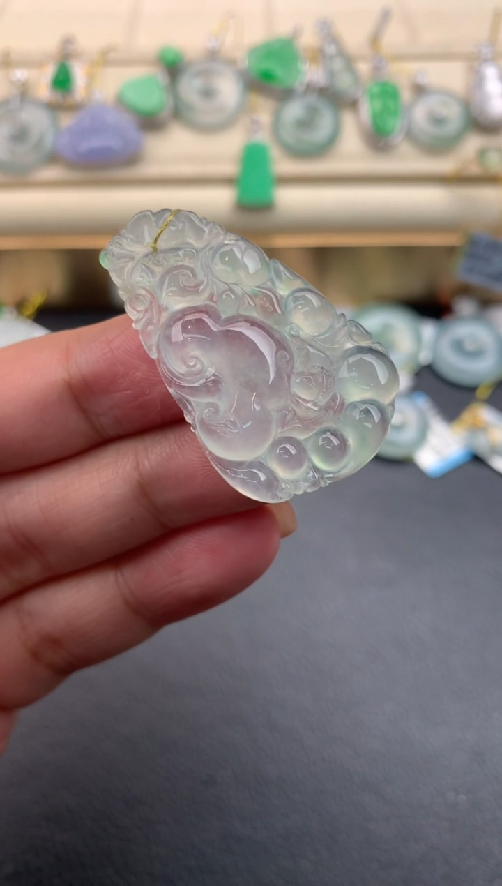 翡翠未镶嵌颈饰F609