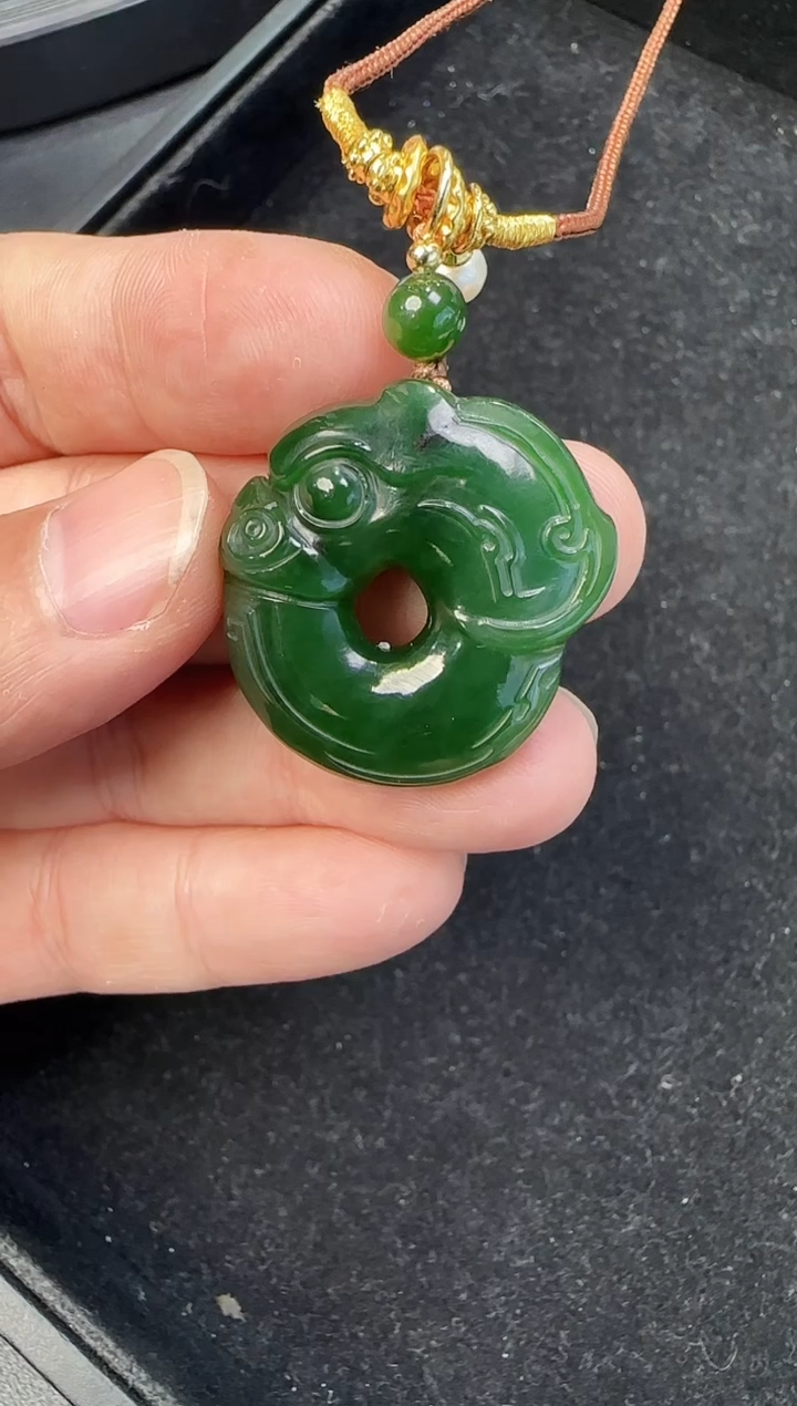 颈饰未镶嵌和田玉玉猪龙