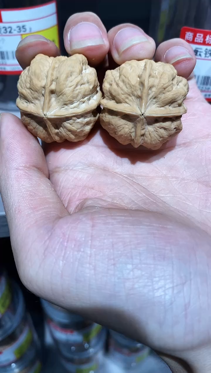 文玩核桃把件云铁四棱32-35