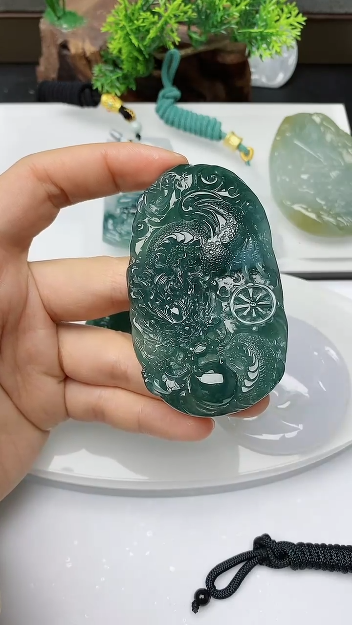 【闪购商品】翡翠颈饰未镶嵌         