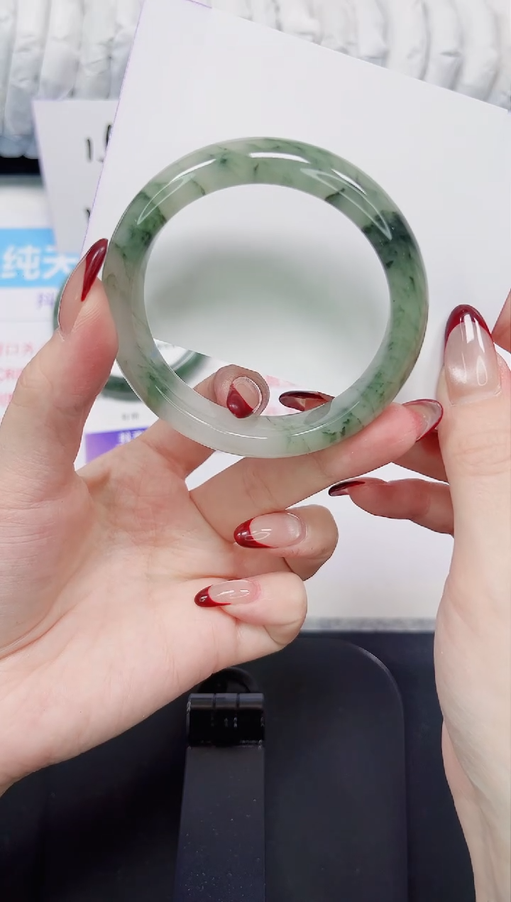 【闪购商品】石英质玉手镯未镶嵌134