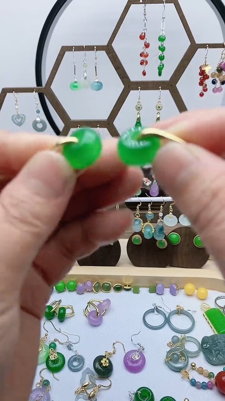 未镶嵌石英质玉（天山翠）耳饰50大