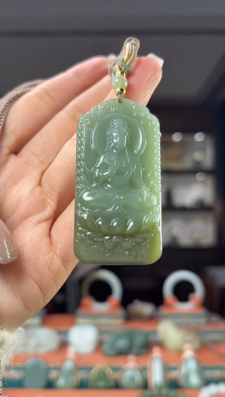 颈饰未镶嵌和田玉佩佩