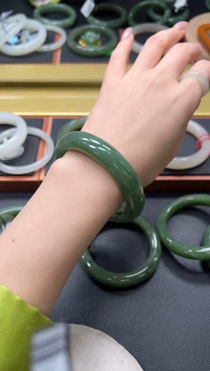 未镶嵌手镯和田玉碧玉手镯/有瑕 圈口56.2 