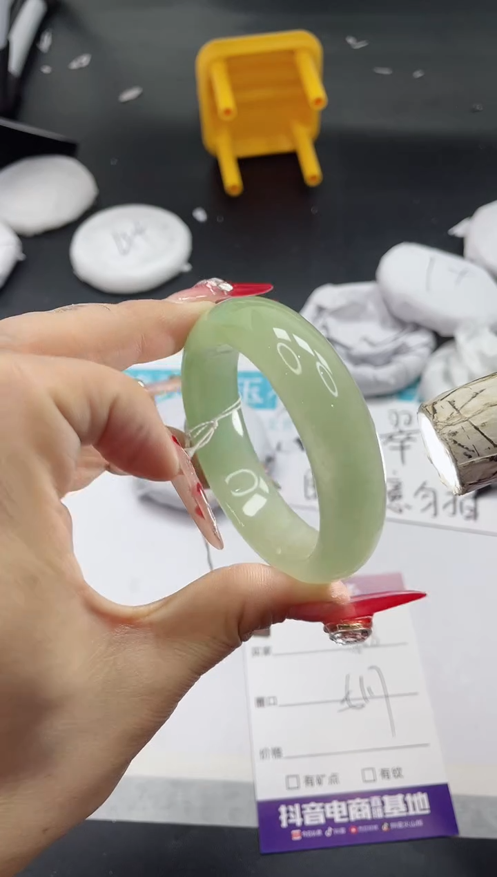 【闪购商品】石英质玉手镯未镶嵌558