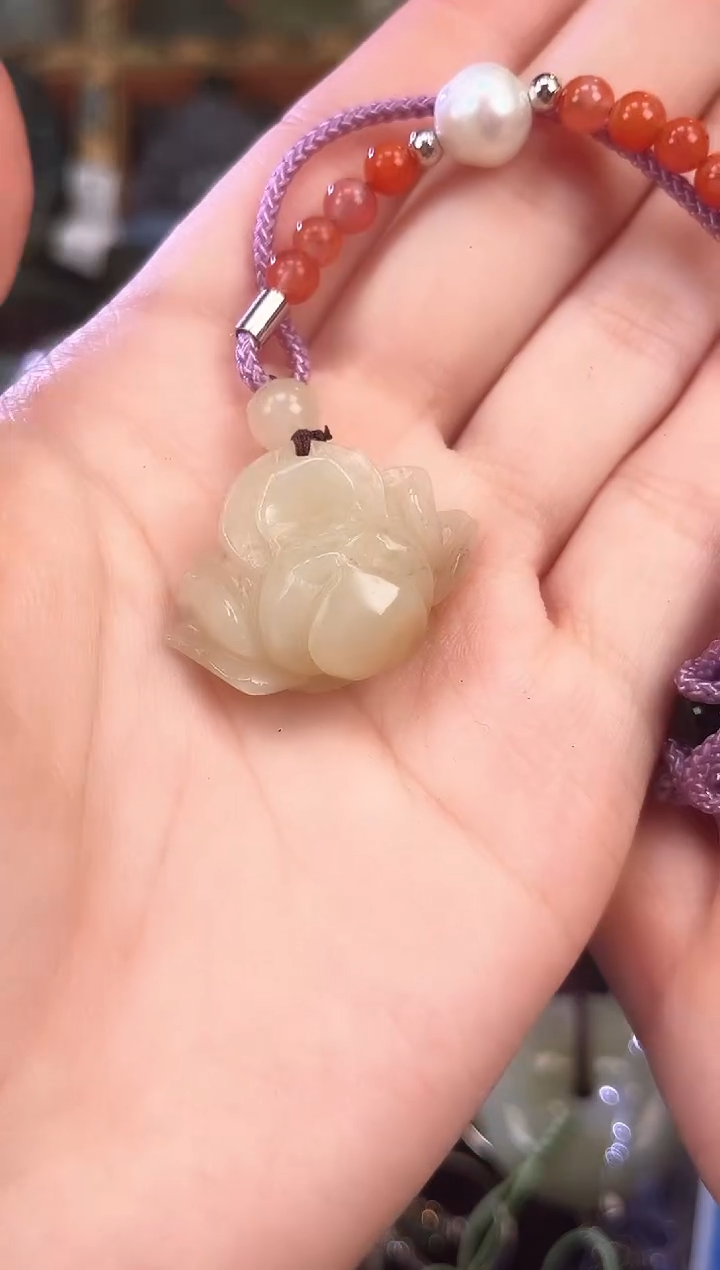 和田玉未镶嵌颈饰花