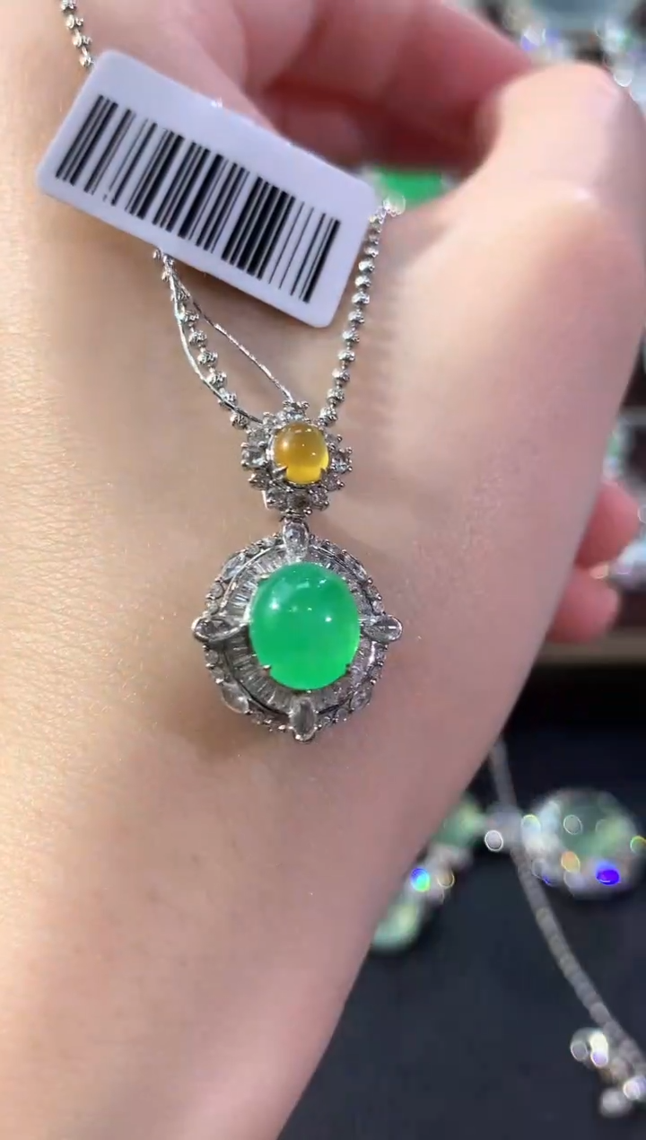 吊坠(不含链)18K金镶嵌翡翠冬日珠宝Q61