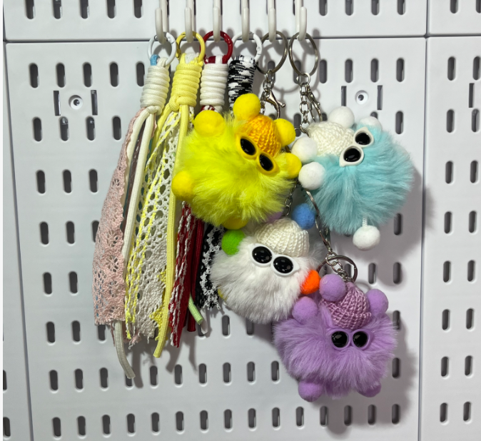 随机一个包包挂件！