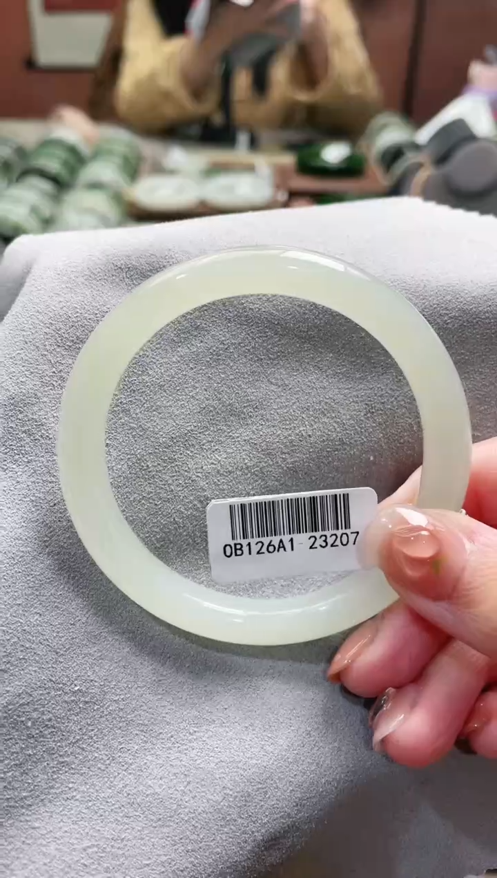 【闪购商品】和田玉手镯未镶嵌57+圈口