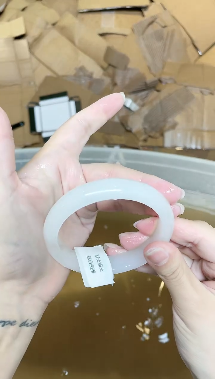 石英质玉手镯未镶嵌565-63