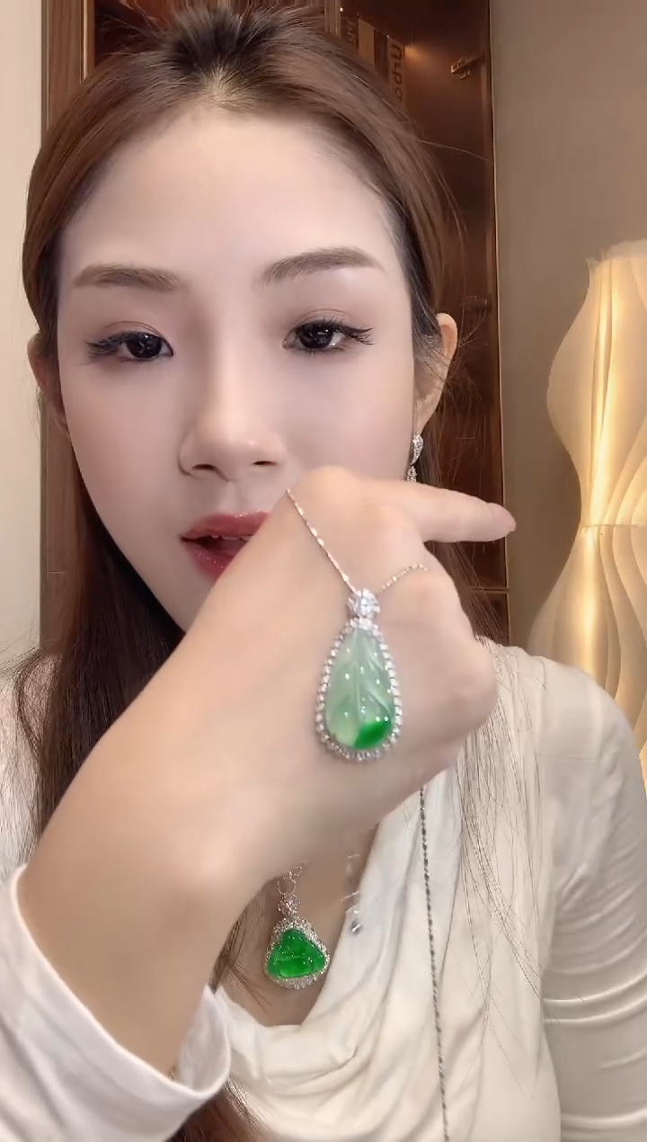 翡翠18K金镶嵌吊坠(不含链)C44翡翠