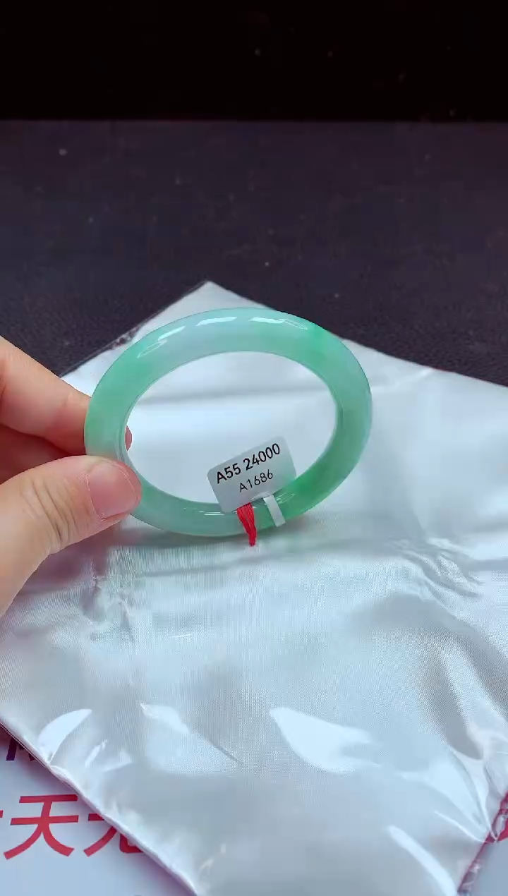 【闪购商品】翡翠手镯未镶嵌镯子55+