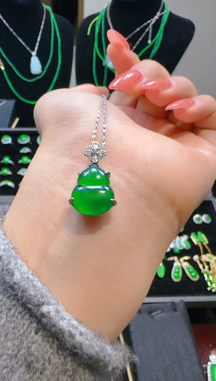 颈饰银S925镶嵌翡翠葫芦吊坠